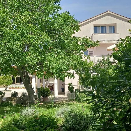 Gasthuis Apartment-rooms Preka Palit
