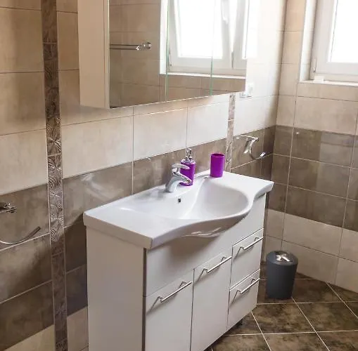 Apartment-rooms Preka בית הארחה Palit