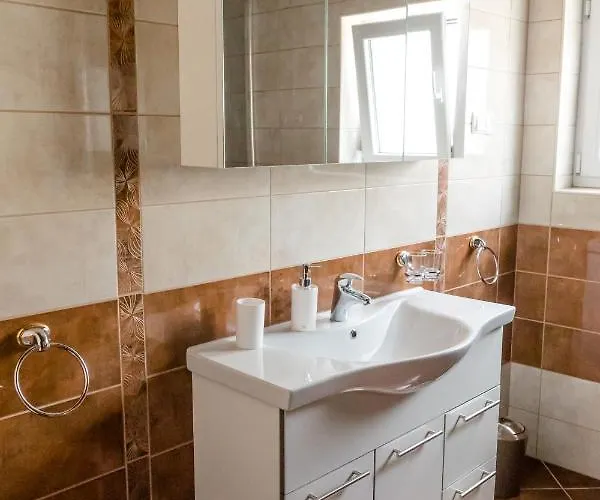 Apartment-rooms Preka בית הארחה