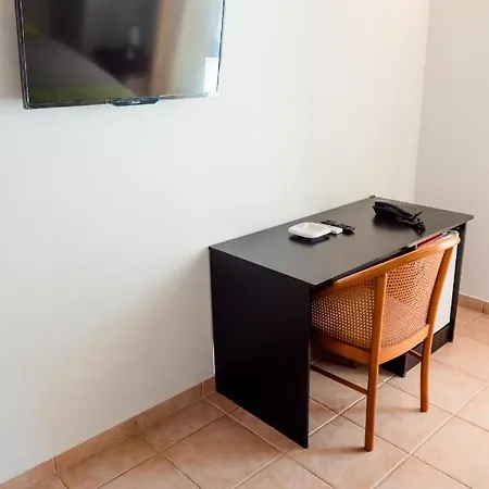 招待所 Apartment-rooms Preka Palit