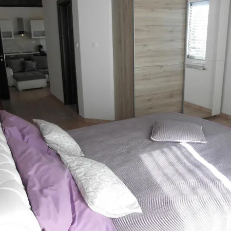 Pensionat Apartment-rooms Preka Palit