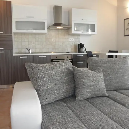 Apartment-rooms Preka 4*