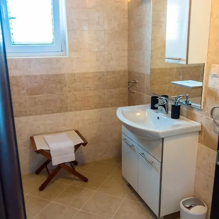 招待所 Apartment-rooms Preka Palit