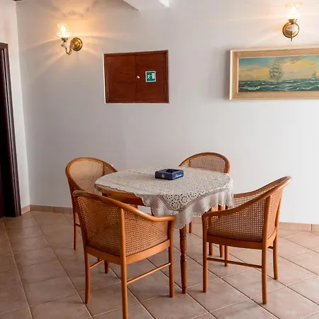 招待所 Apartment-rooms Preka Palit