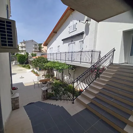 ゲストハウス Apartment-rooms Preka Palit