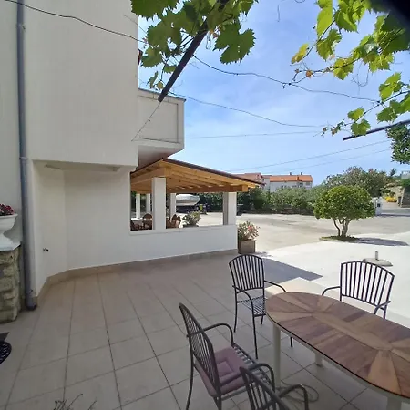 Apartment-rooms Preka Pensionat Palit