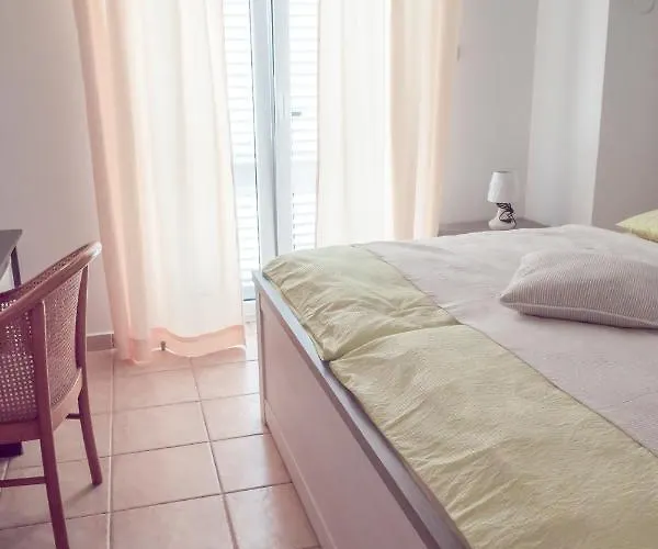 Apartment-rooms Preka ゲストハウス