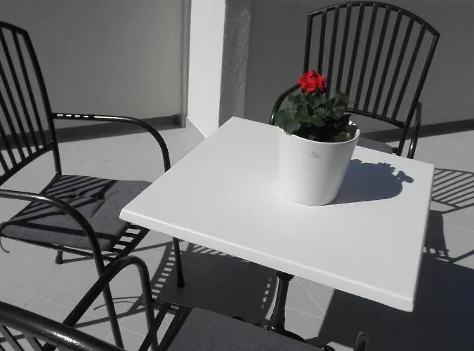 Apartment-rooms Preka 4* Palit