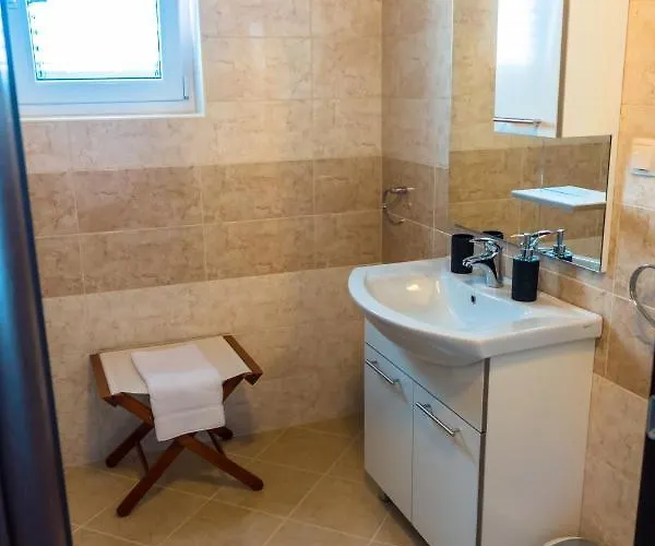ゲストハウス Apartment-rooms Preka Palit